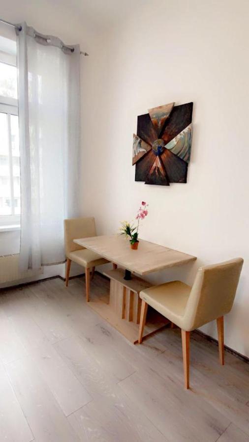Premier Quad Room Wh Виена Екстериор снимка